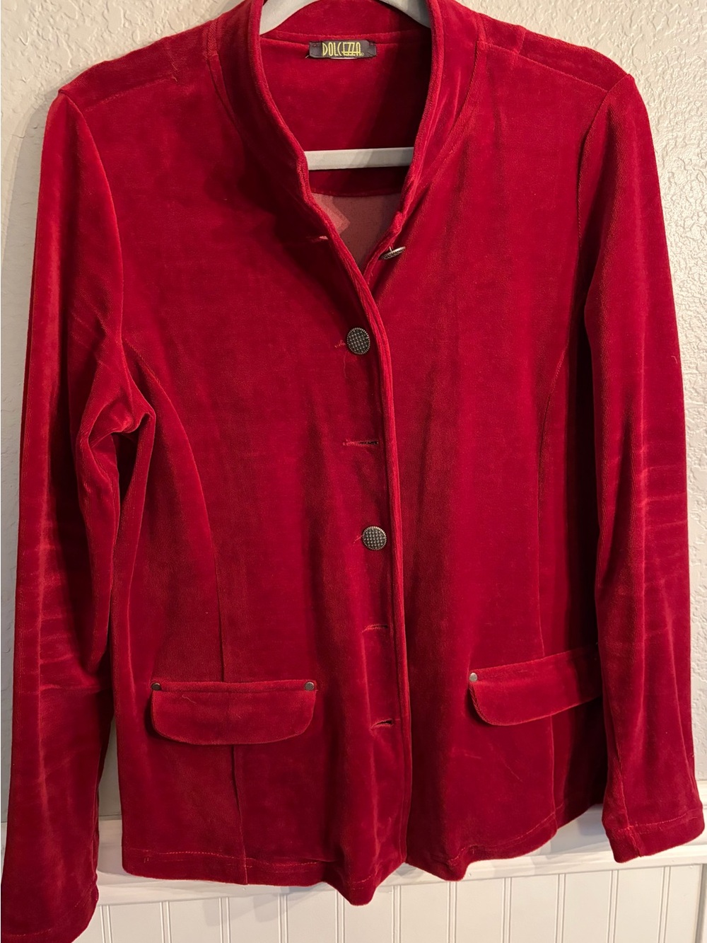 Women's WINE color Velvet Button Jacket with flap pockets on front Size L.